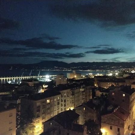 Apartment Apartman Lea 4 *