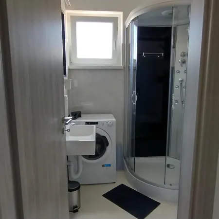 Apartment Apartman Lea 4 *